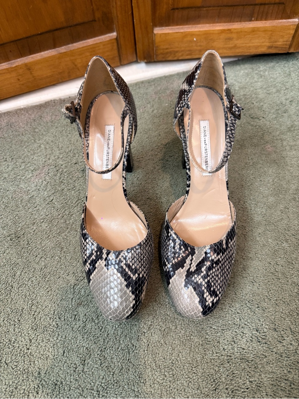 Diane Von Furstenberg Ladies Black & Cream Snake-Print Ankle-Strap Heels, EUC